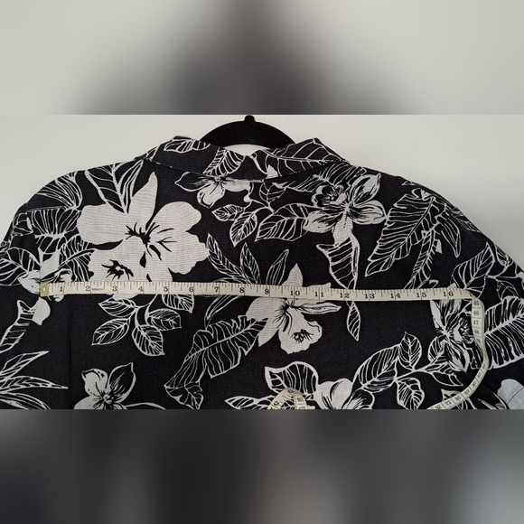 E.L.C.C. Linen-Blend Hawaiian Button-Up Shirt – Women’s M (Black & White Floral) - Picture 5 of 6